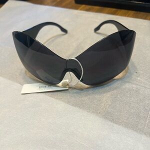 Living it up black sunnies